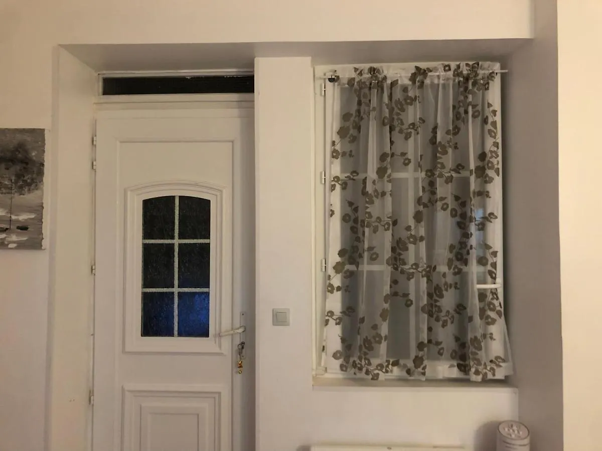 Hébergement de vacances Maison noyant indépendante